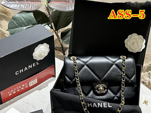 CHANEL 19 HAND BAG
